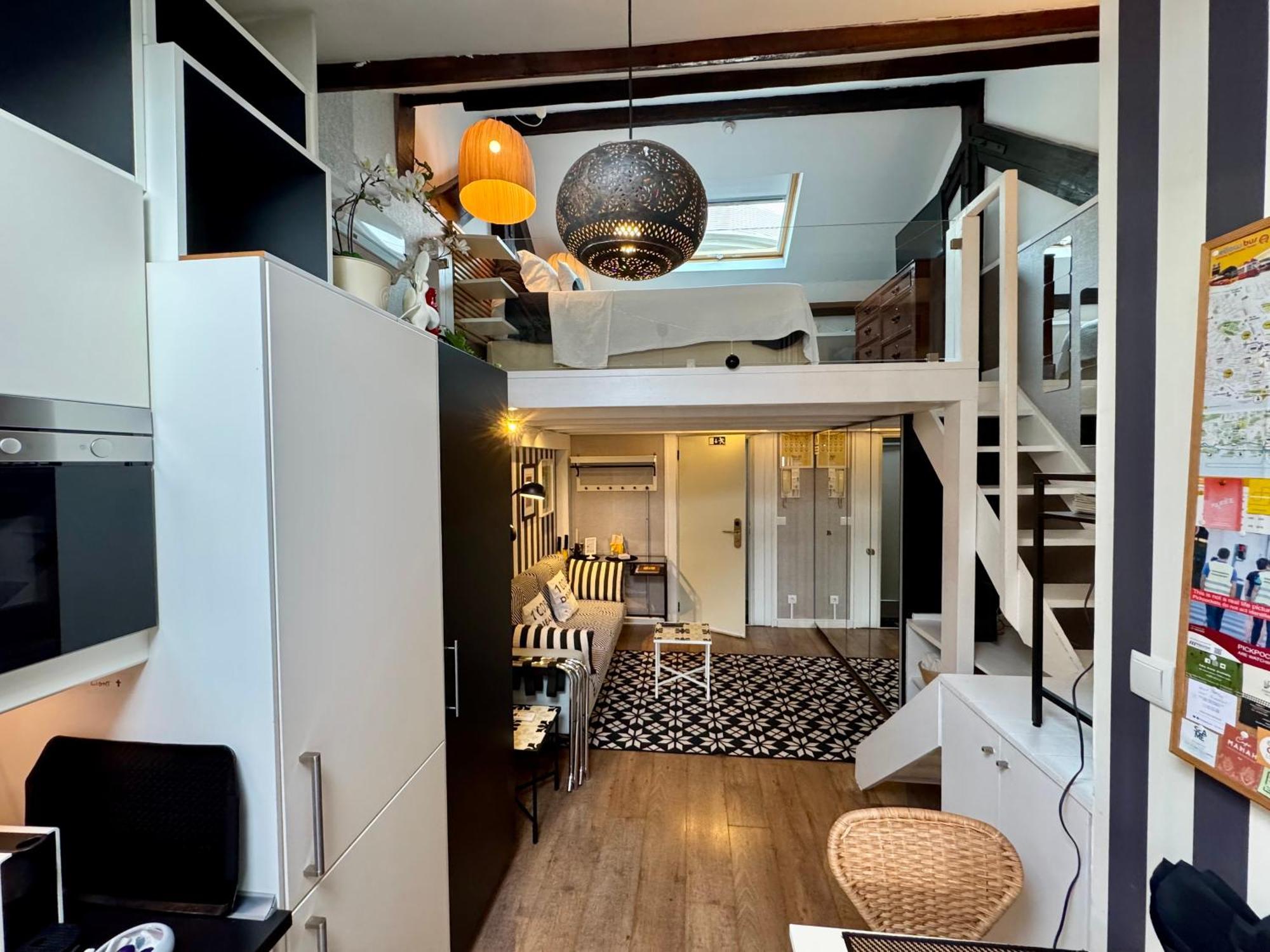 Appartement With Mezzanine Rua Da Moeda Lissabon